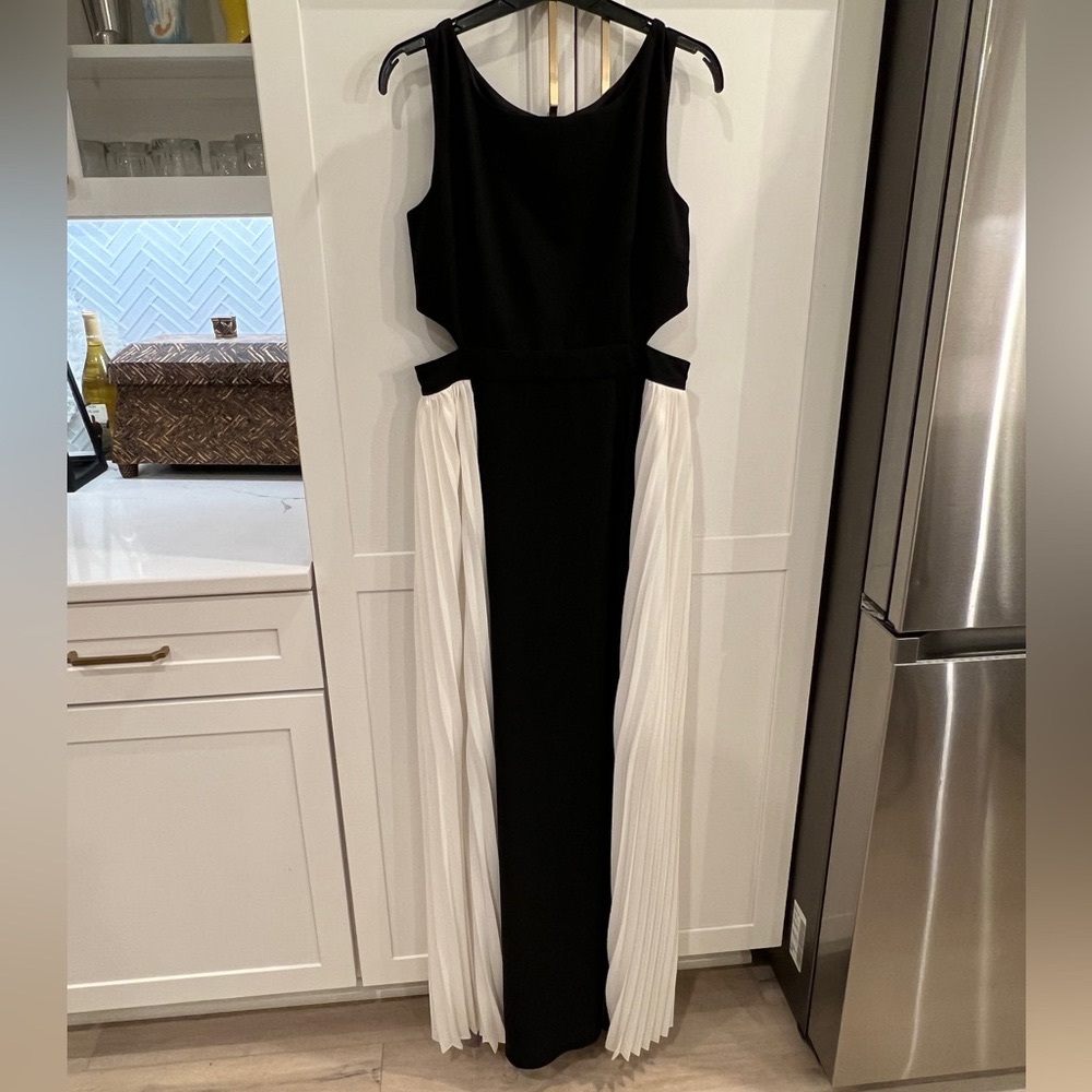 Black and white Gracia gown with side cutouts. Size M. NWOT. Never been worn.